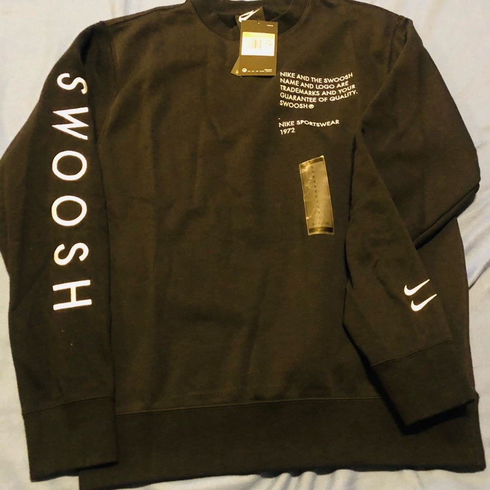 Men’s Nike long sleeves sweatshirt.